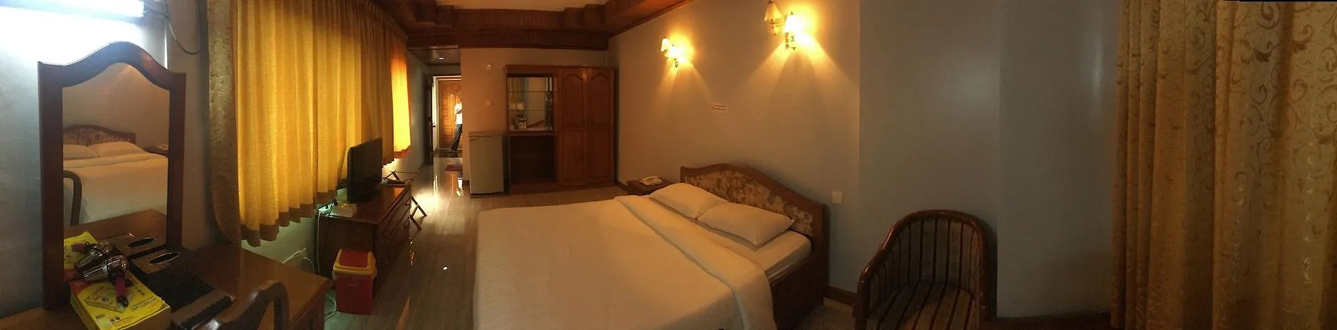 Royal White Elephant Hotel Rangoon 2*,