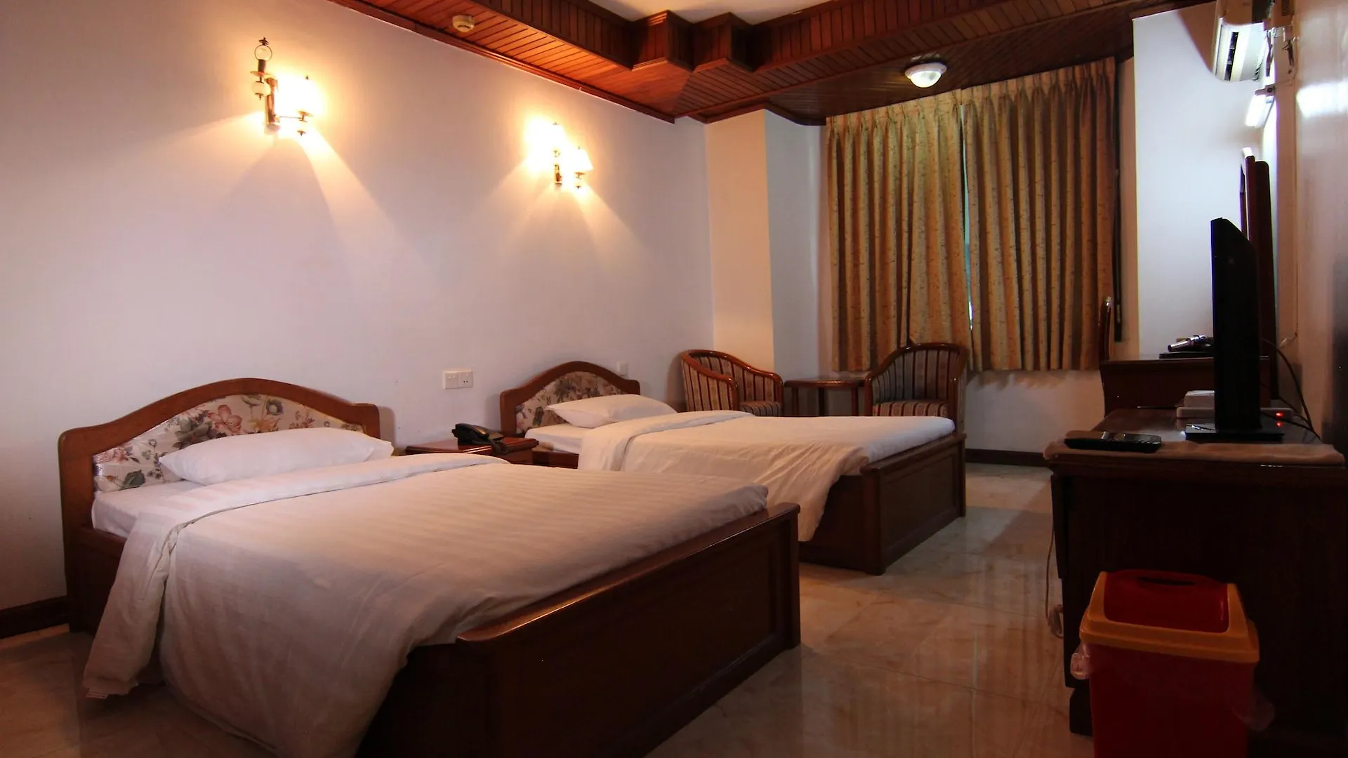Royal White Elephant Hotel Rangoon 2*,