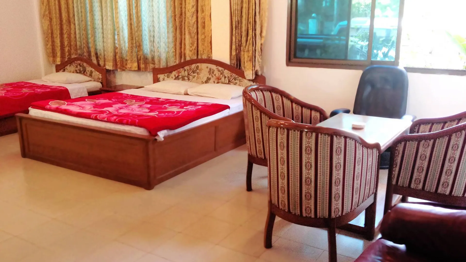 **  Royal White Elephant Hotel Rangoon Myanmar